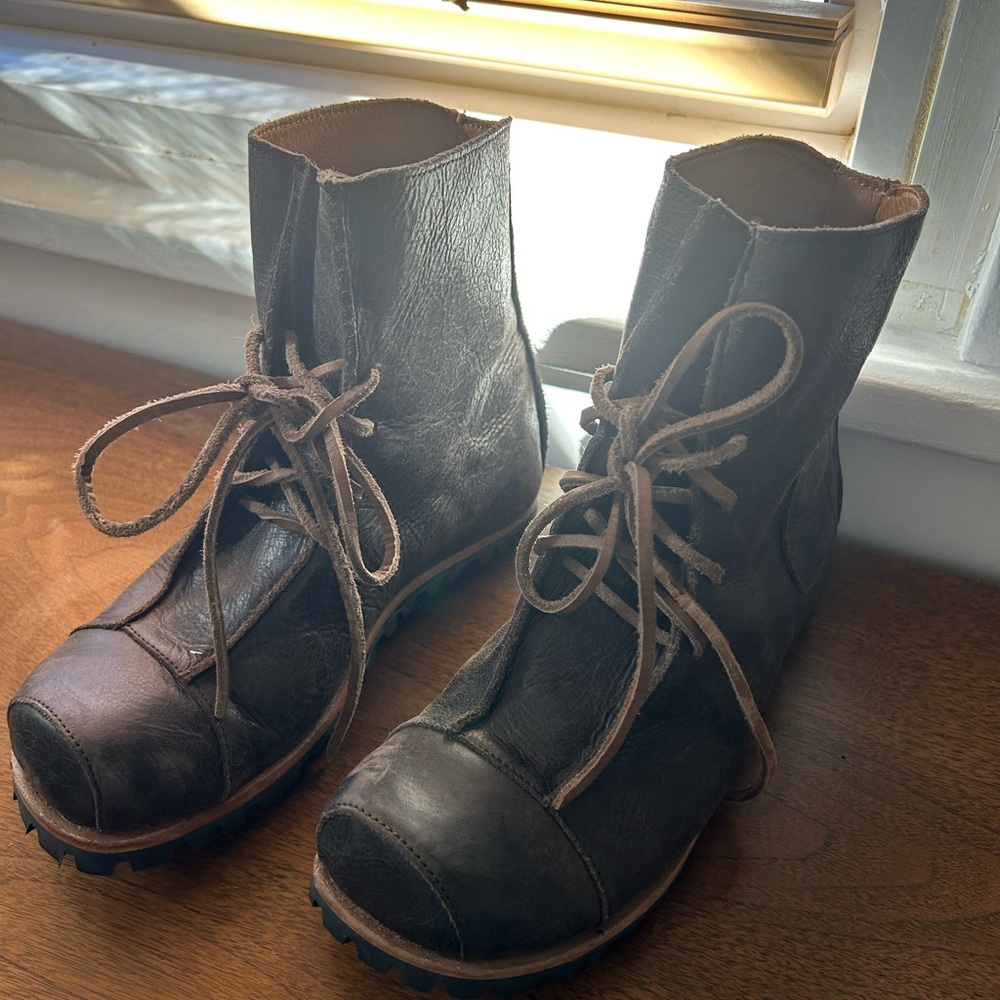 Cydwoq “Pocket” boot with Vibram Sole